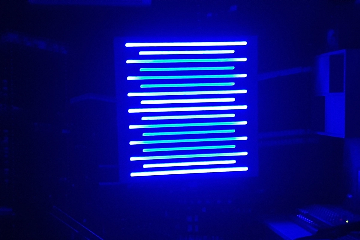 panel001